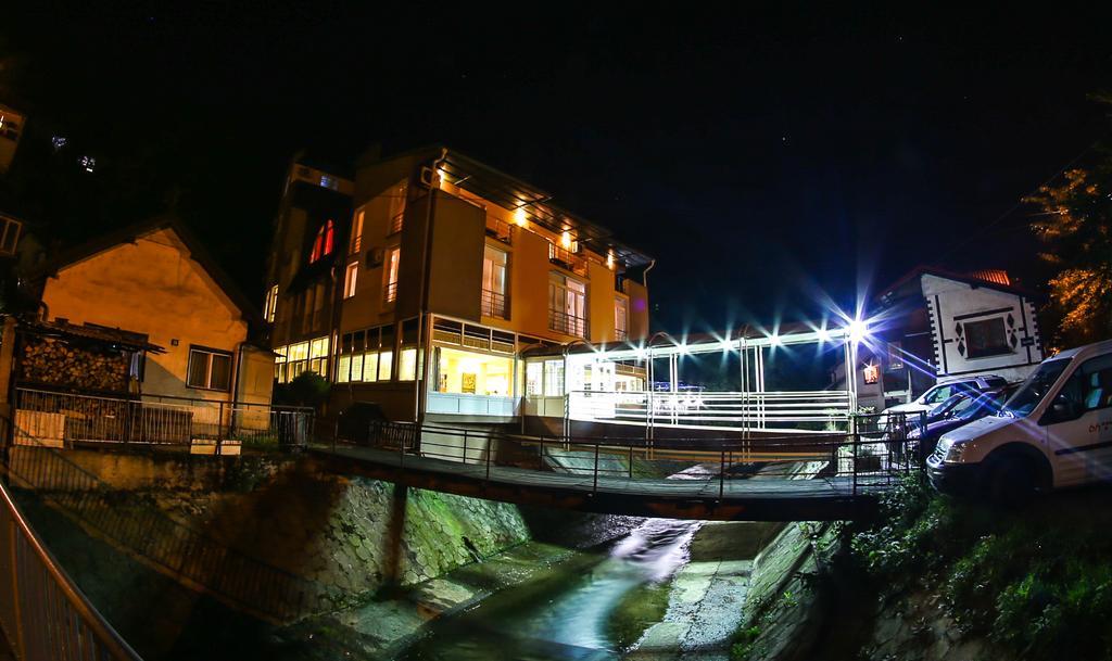 Hotel Fontana ゼニツァ エクステリア 写真