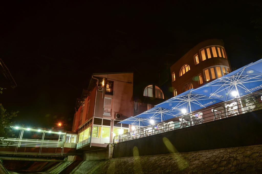 Hotel Fontana ゼニツァ エクステリア 写真