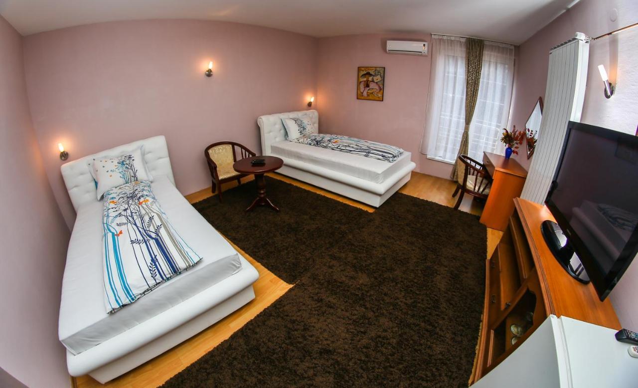 Hotel Fontana ゼニツァ エクステリア 写真