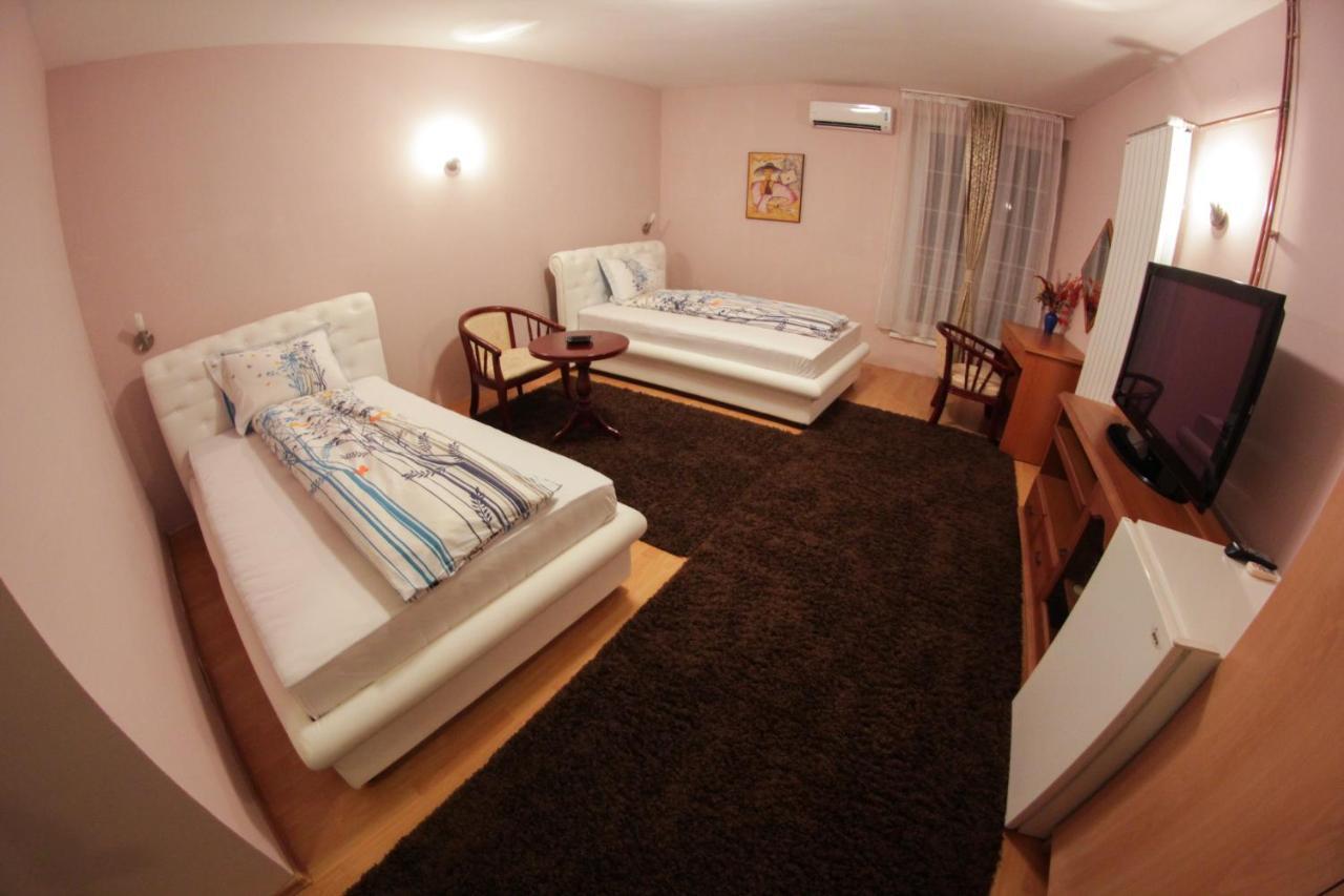 Hotel Fontana ゼニツァ エクステリア 写真